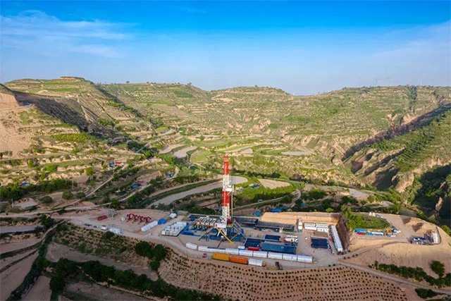 The first "scenic Firewood storage" microgrid in the second oil production plant of Changqing Oilfie(圖(tú)1) The first "scenic Firewood storage" microgrid in the second oil production plant of Changqing Oilfie(圖1)