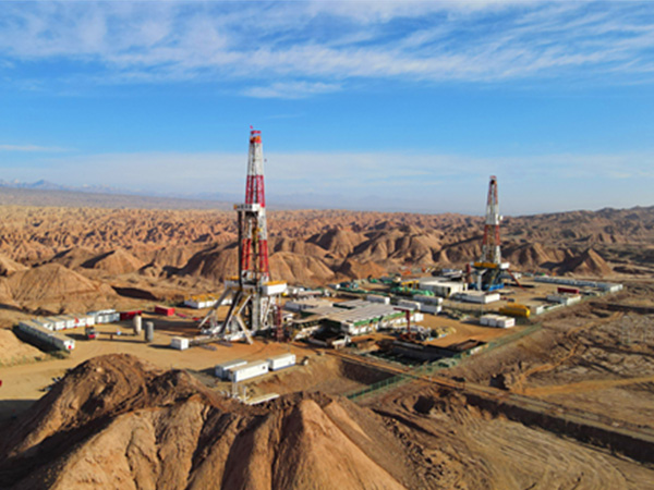 The first trial of the electric pump fishing-uplift technology in the Tarim Oilfield was a success.(圖1) The first trial of the electric pump fishing-uplift technology in the Tarim Oilfield was a success.(圖1)